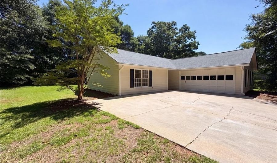 358 Cross Creek Pl, Auburn, GA 30011 - 3 Beds, 2 Bath