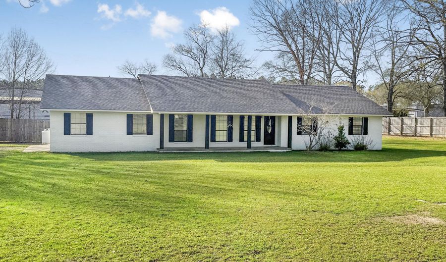 35 E Lincoln Dr, Brookhaven, MS 39601 - 3 Beds, 2 Bath