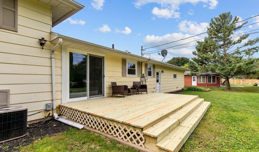 324 W SUNSET Ave, Appleton, WI 54911 - 4 Beds, 2 Bath