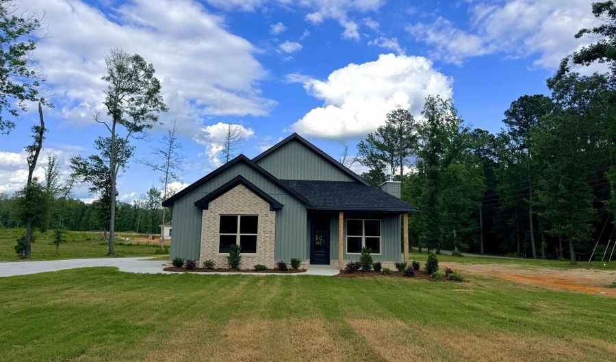 6812 N Detonti, Bauxite, AR 72011 - 3 Beds, 2 Bath