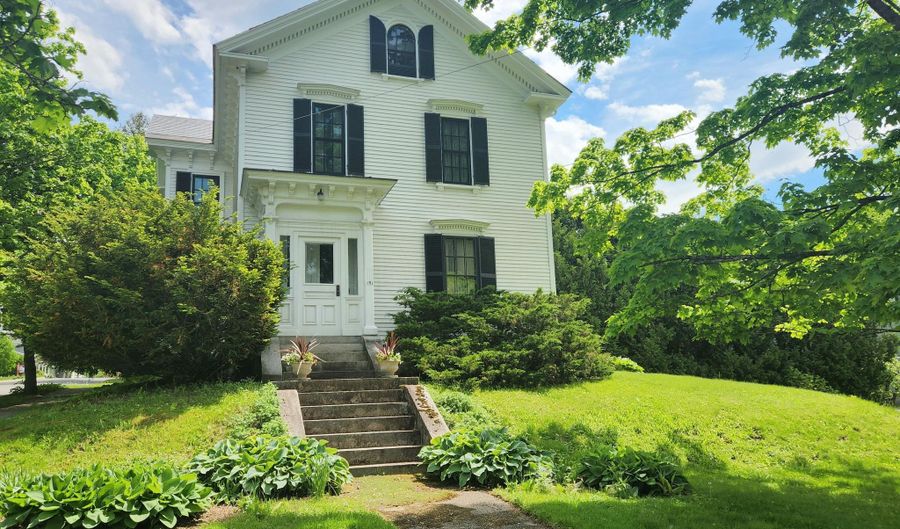 151 Kenduskeag Ave, Bangor, ME 04401 - 5 Beds, 3 Bath