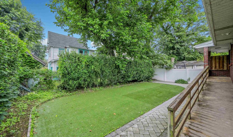 21 E CENTRAL Ave, Bergenfield, NJ 07621 - 5 Beds, 3 Bath