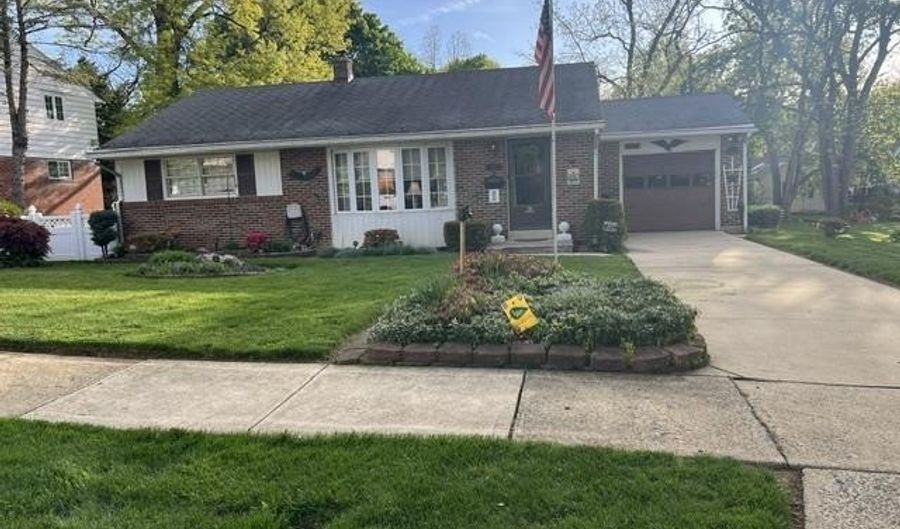 1033 N Main St, Allentown, PA 18104 - 2 Beds, 2 Bath