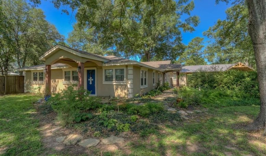 319 Larkin St, Benton, LA 71006 - 3 Beds, 2 Bath