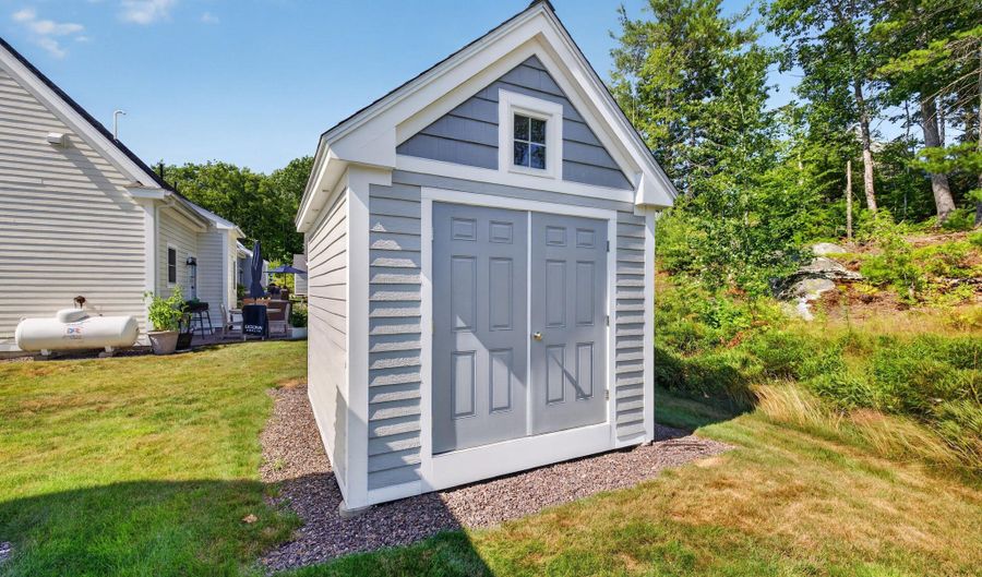 2 Kings Pine Ln, Arundel, ME 04046 - 2 Beds, 2 Bath