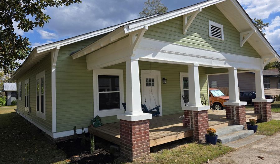 512 N 5th St, Amory, MS 38821 - 3 Beds, 2 Bath