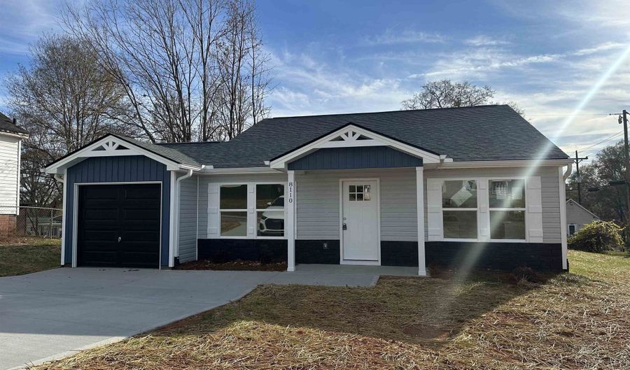 8110 5th St, Boiling Springs, SC 29316 - 3 Beds, 2 Bath