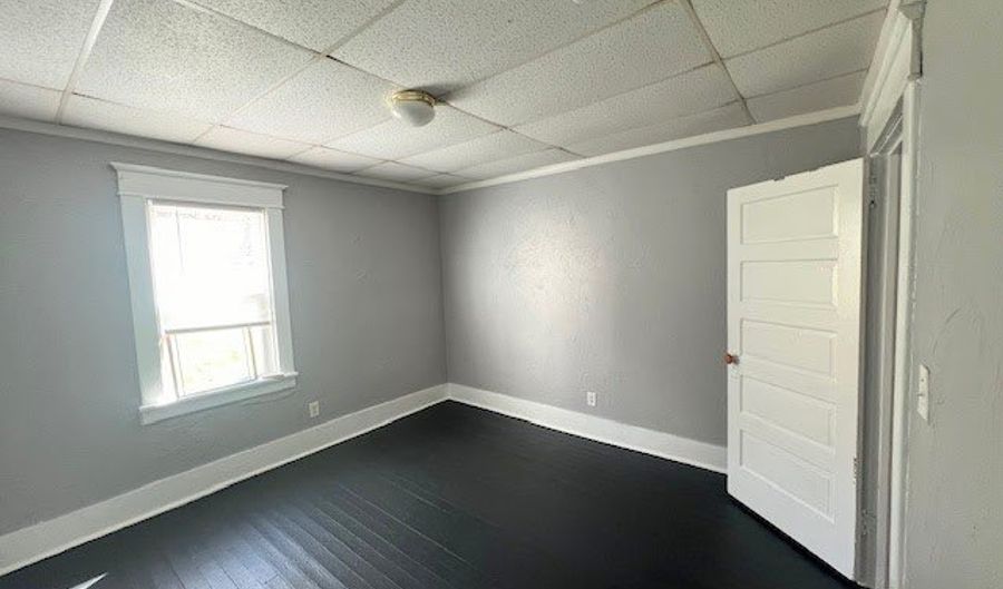 816 Beaver Rd 1, Ambridge, PA 15003 - 2 Beds, 1 Bath