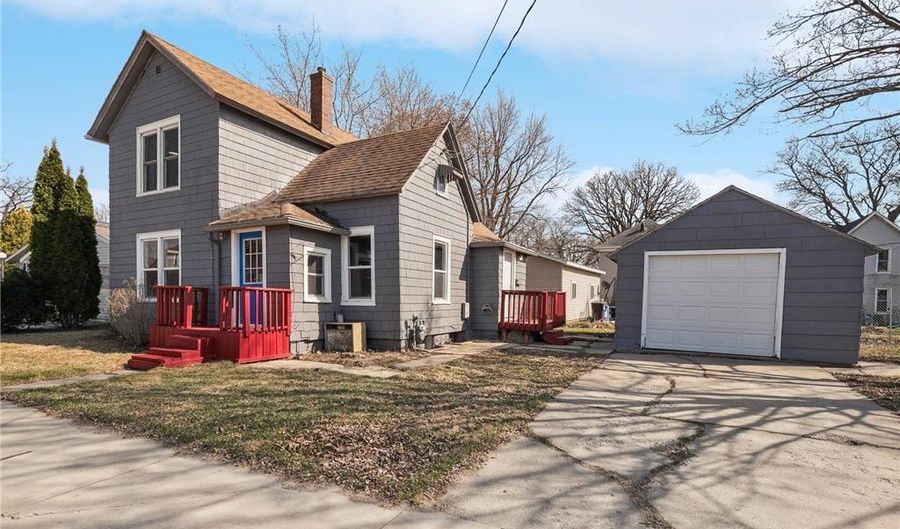 1010 8th Ave NE, Austin, MN 55912 - 2 Beds, 1 Bath