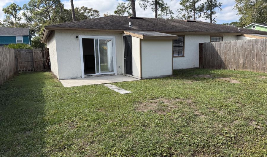 1335 VIOLET St, Atlantic Beach, FL 32233 - 2 Beds, 1 Bath