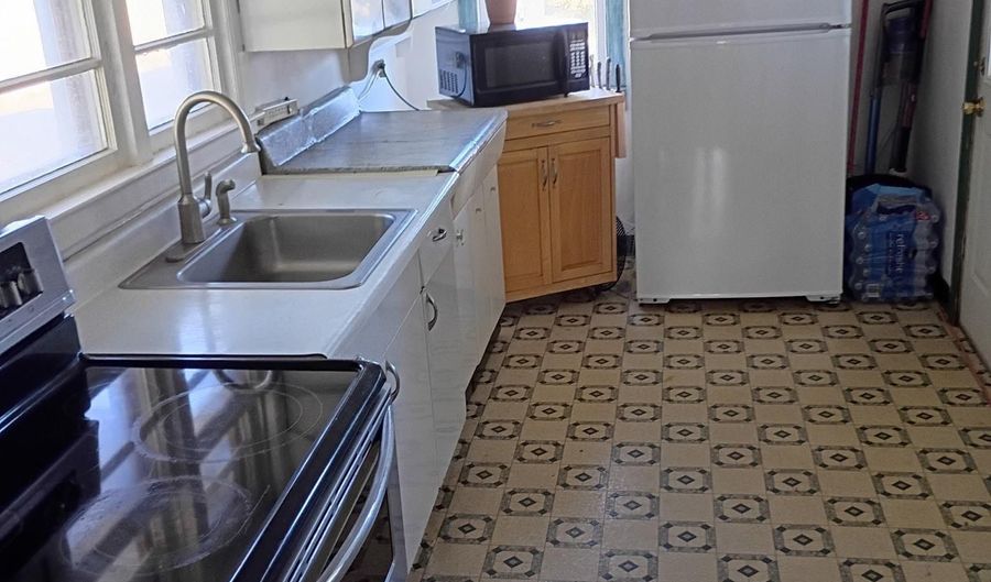 202 5TH St, Chugwater, WY 82210 - 5 Beds, 1 Bath