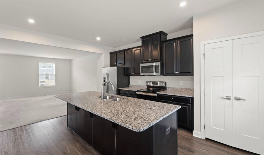 105 BAYHILL Ter, Lake Frederick, VA 22630 - 3 Beds, 3 Bath