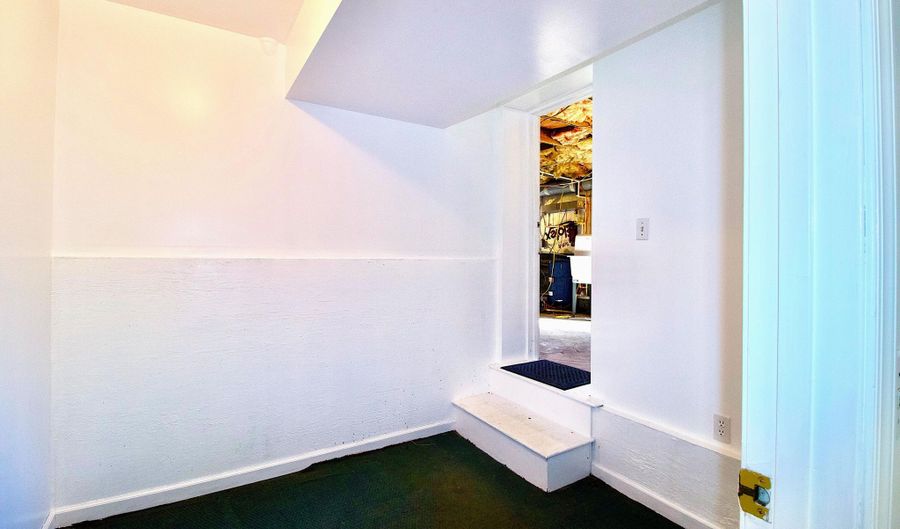 5557 Flat Mountain Rd, Alderson, WV 24910 - 3 Beds, 4 Bath