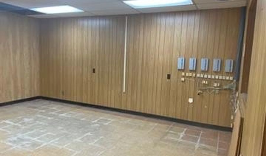 614 SW Moore, Ardmore, OK 73401 - 0 Beds, 0 Bath