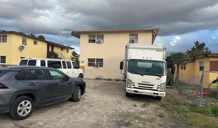 693 SW 5th St, Belle Glade, FL 33430 - 2 Beds, 0 Bath