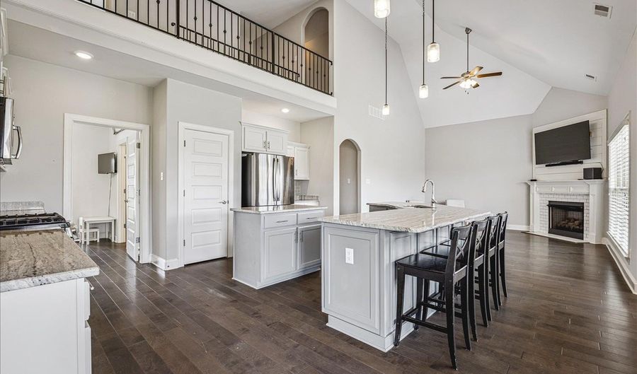 12802 LONGMIRE Loop S, Arlington, TN 38002 - 5 Beds, 4 Bath