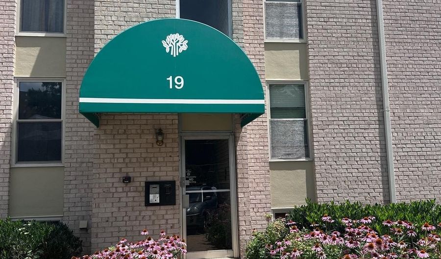 19 CANTERBURY Sq 201, Alexandria, VA 22304 - 1 Beds, 1 Bath