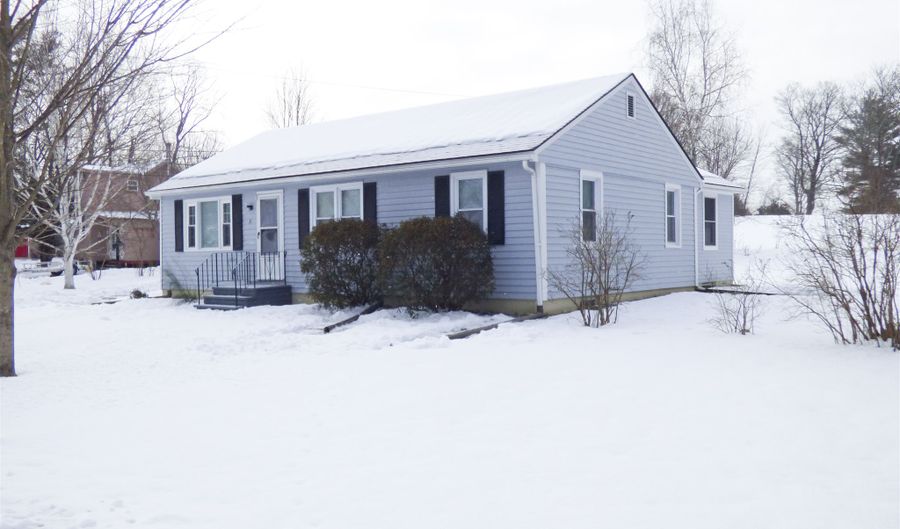 31 Hall St, North Bennington, VT 05257 - 3 Beds, 1 Bath