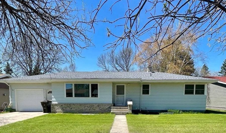 624 Kersten St, Bottineau, ND 58318 - 4 Beds, 2 Bath