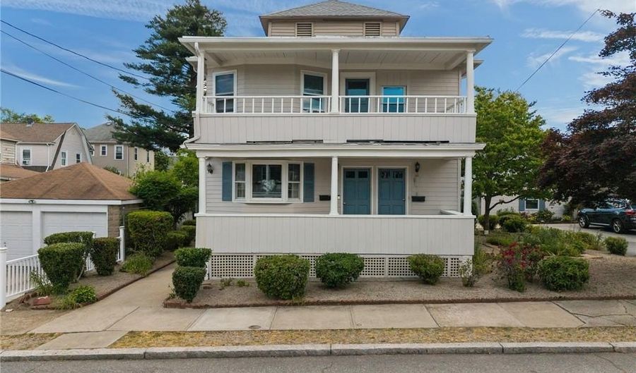 10 Denver Ave, Cranston, RI 02905 - 6 Beds, 2 Bath