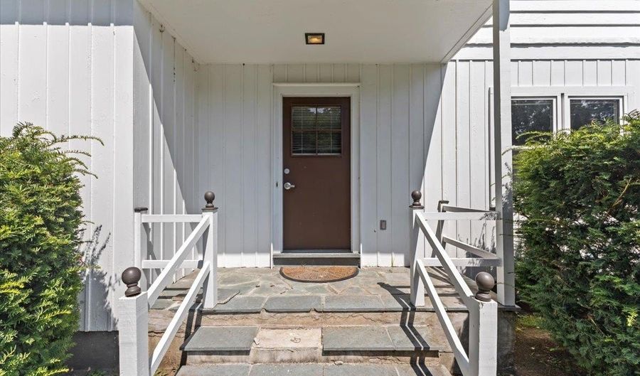 50 Fletcher Pl, Burlington, VT 05401 - 6 Beds, 2 Bath