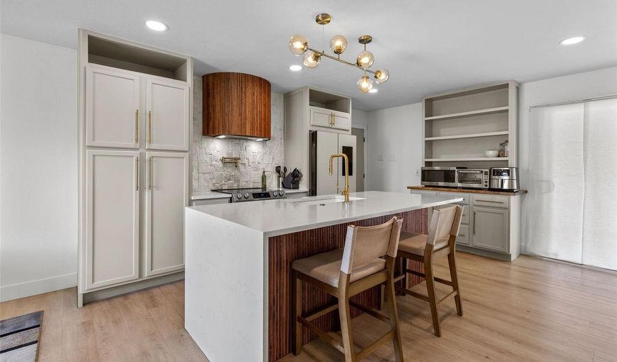 690 S Newark Ct, Aurora, CO 80012 - 4 Beds, 2 Bath