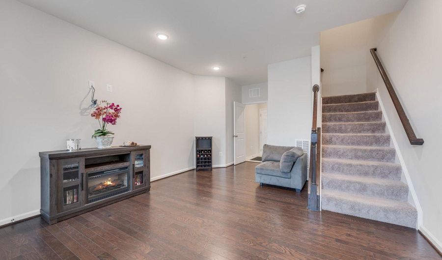 24592 ROSEBAY Ter, Aldie, VA 20105 - 3 Beds, 3 Bath