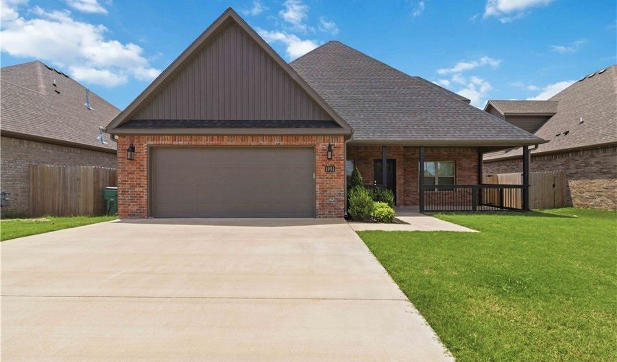 1951 Edgewood Rd, Bentonville, AR 72713 - 4 Beds, 3 Bath