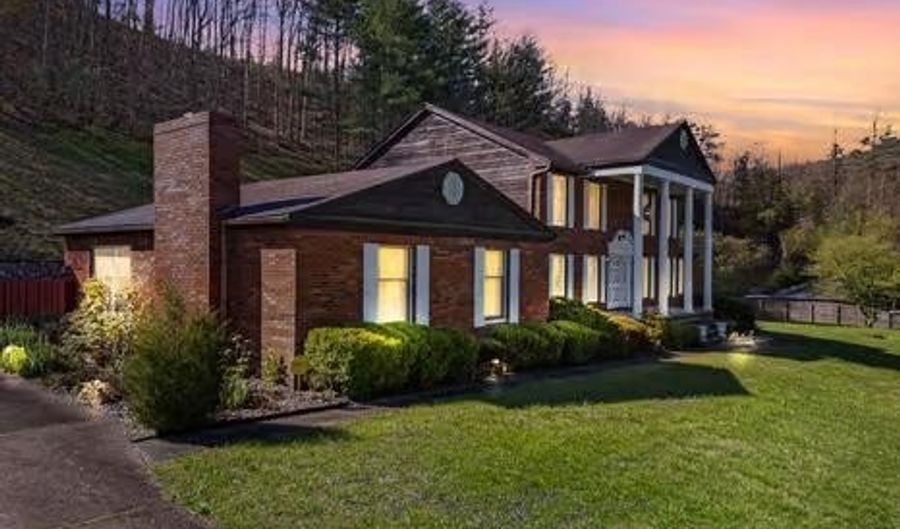 152 Daniels Crk, Banner, KY 41603 - 5 Beds, 4 Bath