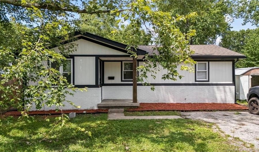 630 W Cross St, Austin, IN 47102 - 3 Beds, 2 Bath