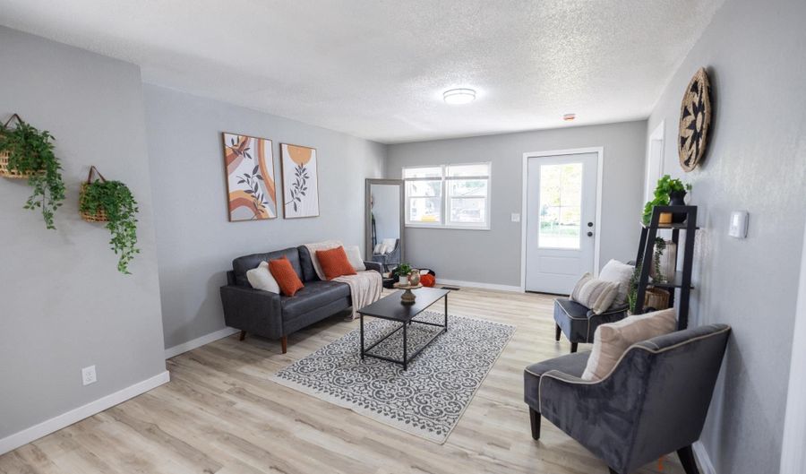 118 E Buchanan St, Alexandria, IN 46001 - 3 Beds, 1 Bath