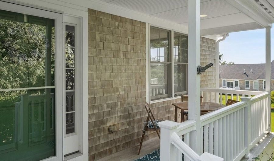27 Sanderling Way, Middletown, RI 02842 - 2 Beds, 3 Bath