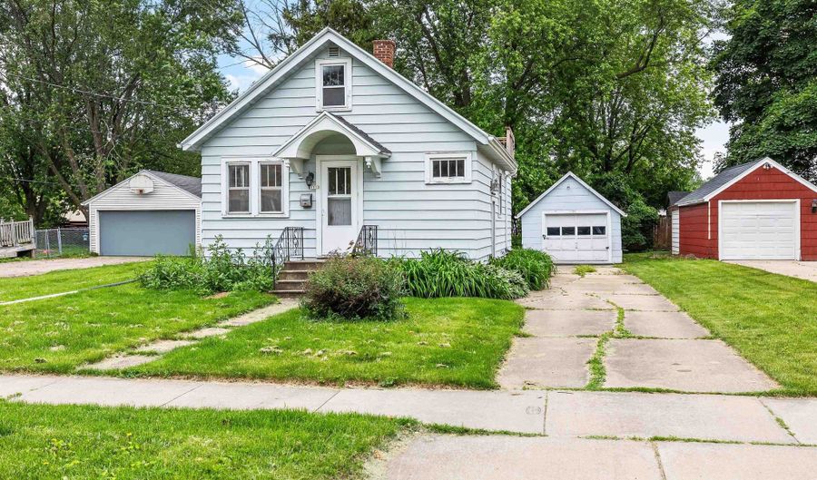 1513 W WASHINGTON St, Appleton, WI 54914 - 2 Beds, 1 Bath