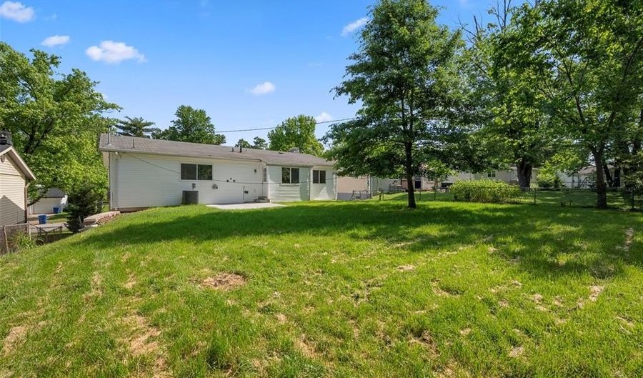 412 Sorrento Dr, Ballwin, MO 63021 - 3 Beds, 3 Bath