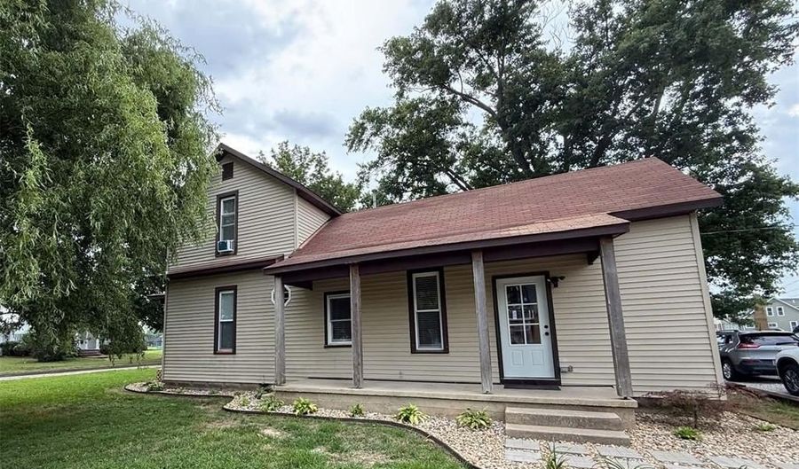 808 W Madison, Altamont, IL 62411 - 3 Beds, 2 Bath