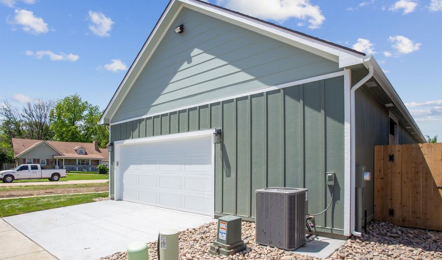 417 E Lexington Ln, Andover, KS 67002 - 2 Beds, 2 Bath