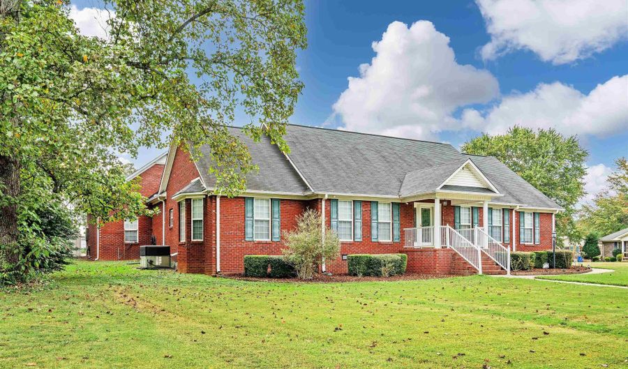 106 Hammons St, Athens, AL 35611 - 3 Beds, 3 Bath