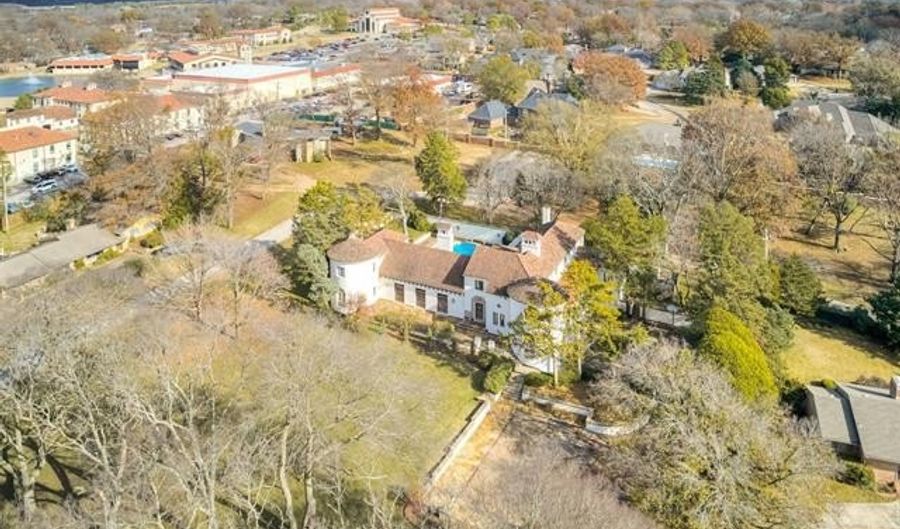 2400 Terrace Dr, Bartlesville, OK 74006 - 7 Beds, 9 Bath