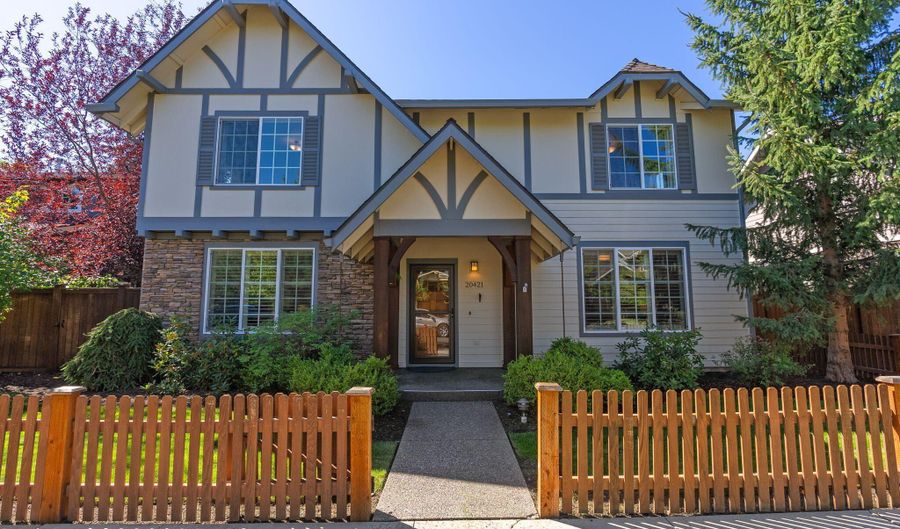 20421 Aberdeen Dr, Bend, OR 97702 - 4 Beds, 4 Bath