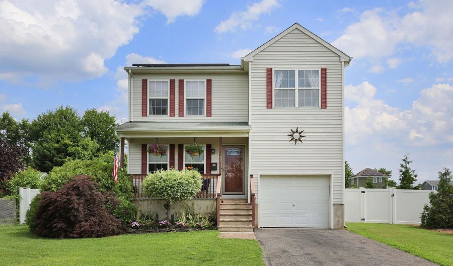 42 W Highland Ave, Atlantic Highlands, NJ 07716 - 4 Beds, 2 Bath