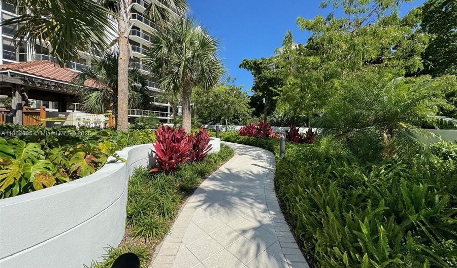 20281 E Country Club Dr 2405, Aventura, FL 33180 - 2 Beds, 2 Bath