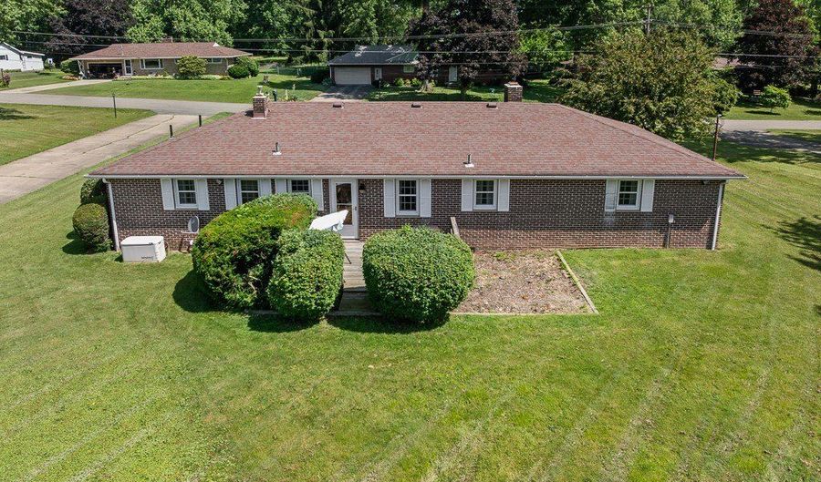 211 E Carol St, Alliance, OH 44601 - 3 Beds, 3 Bath