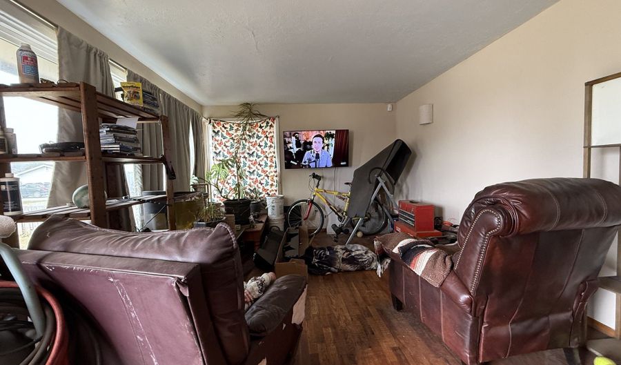 1202 IRIS St, Brookings, OR 97415 - 3 Beds, 1 Bath