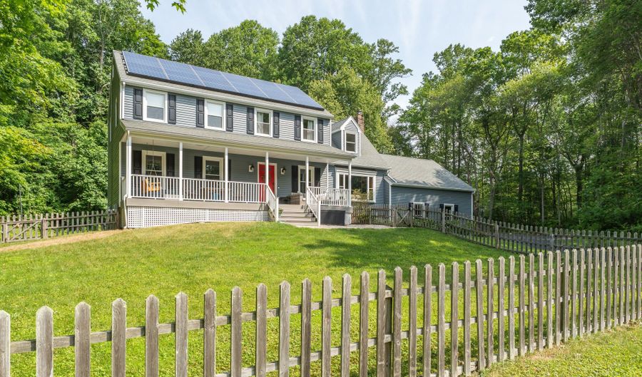 8 Sassafras Ln, Clinton, CT 06413 - 4 Beds, 4 Bath