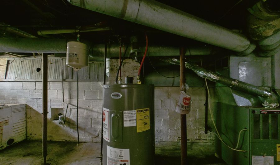 209 S 10Th St, Albia, IA 52531 - 2 Beds, 1 Bath