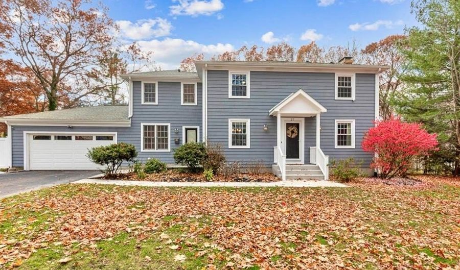 27 Christine Dr, Barrington, RI 02806 - 5 Beds, 3 Bath