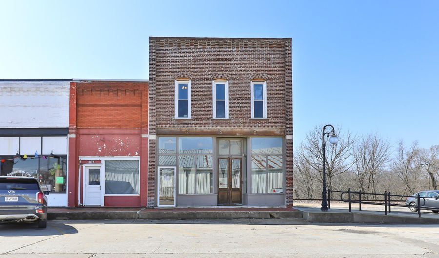 207 W Main St, Ash Grove, MO 65604 - 2 Beds, 2 Bath