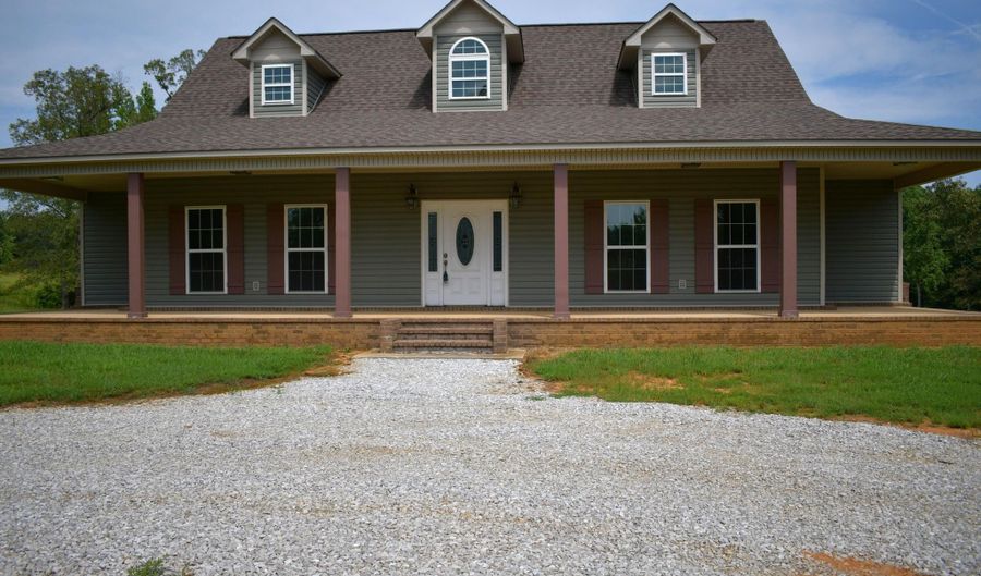 1002 Robins Ln, Blue Springs, MS 38826 - 3 Beds, 2 Bath