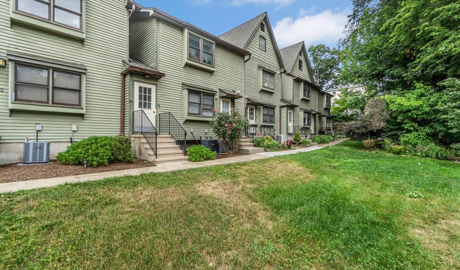 462 Glendale Ave 20, Bridgeport, CT 06606 - 2 Beds, 3 Bath