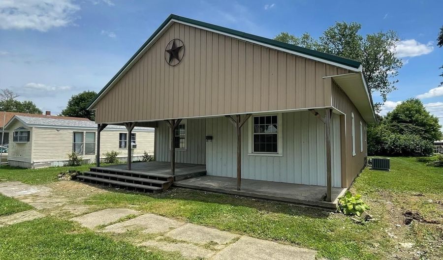 312 E 2nd St, Bicknell, IN 47512 - 2 Beds, 1 Bath